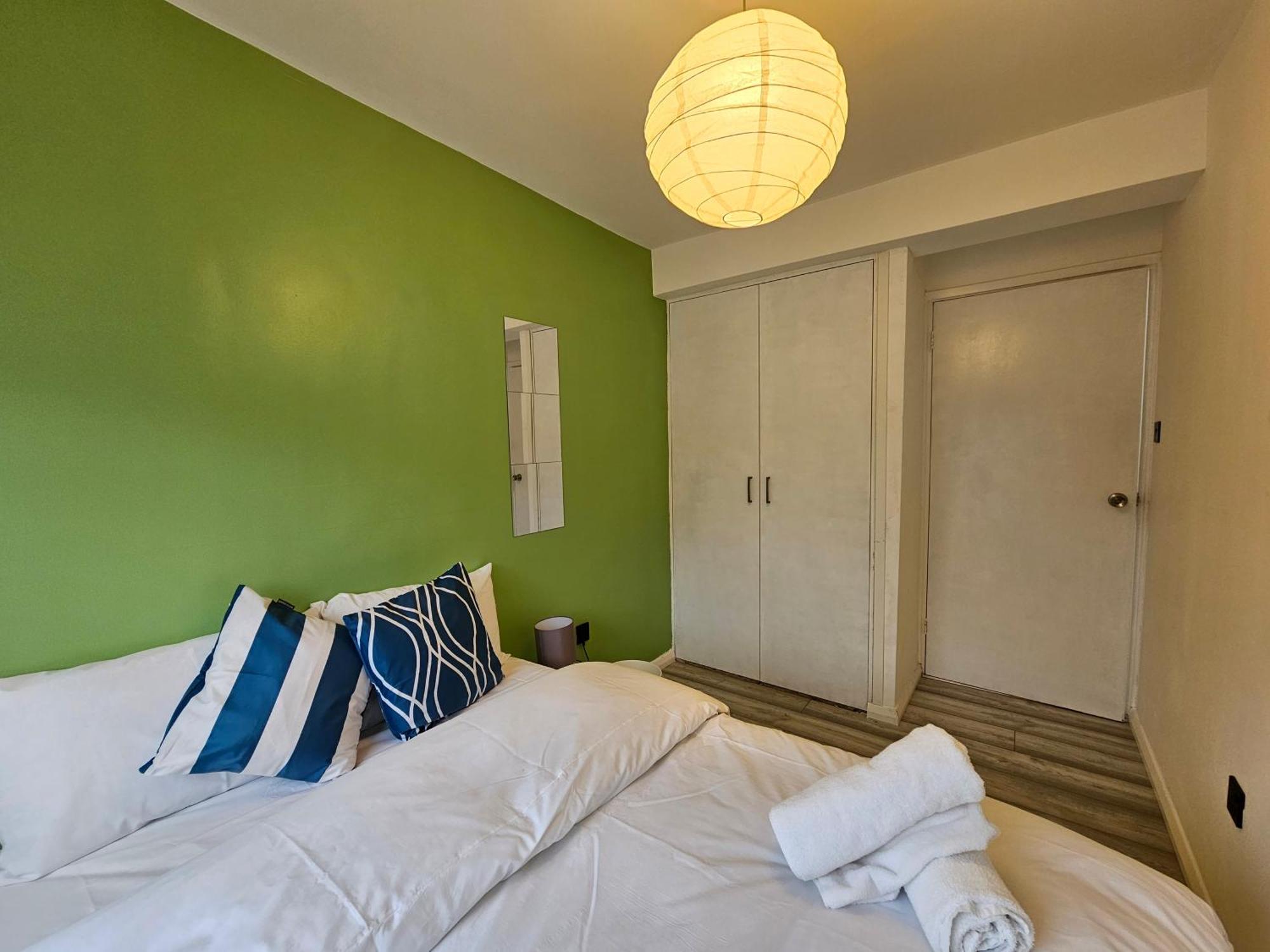 London Mile End Rooms Exterior photo