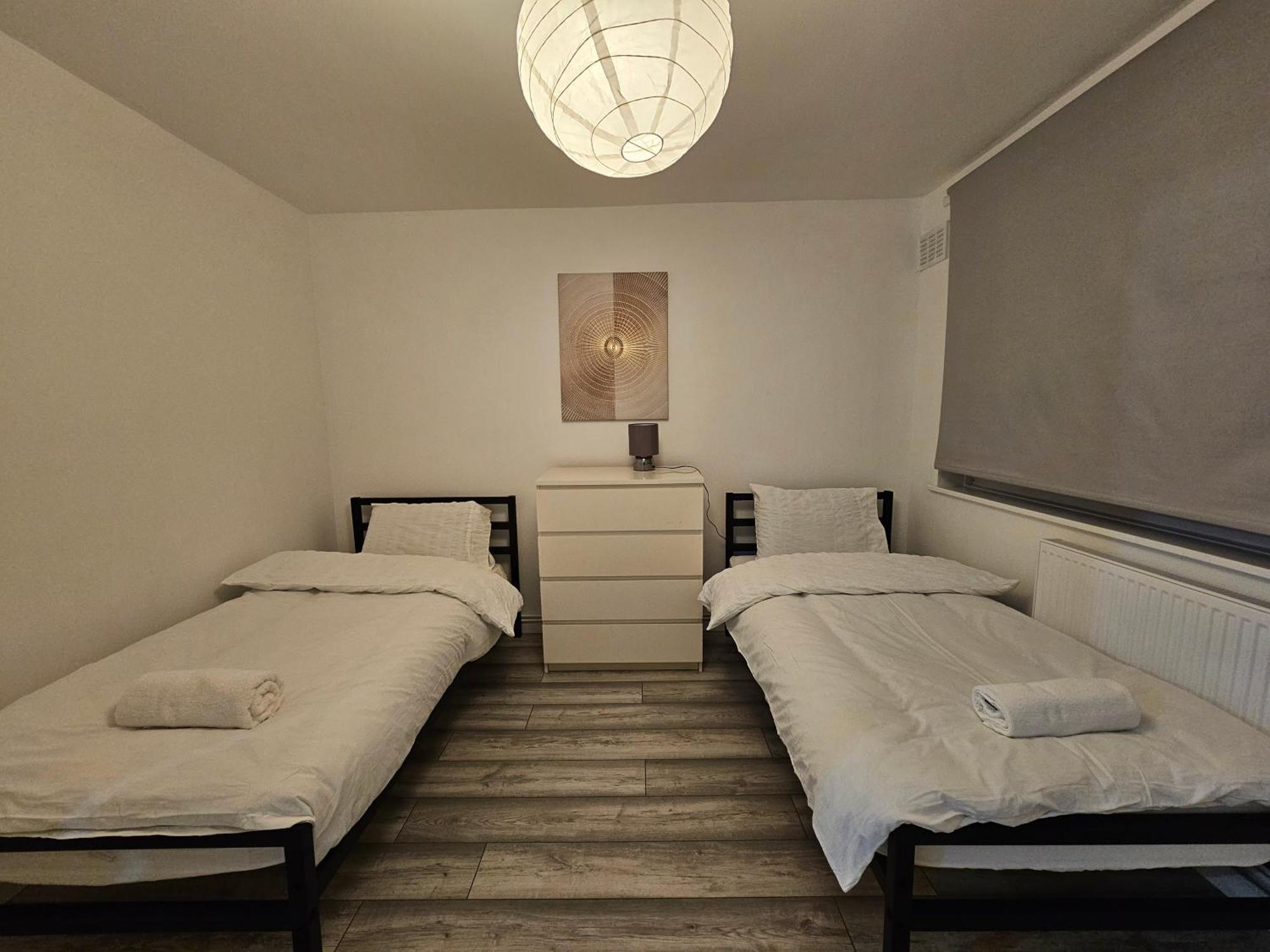 London Mile End Rooms Exterior photo